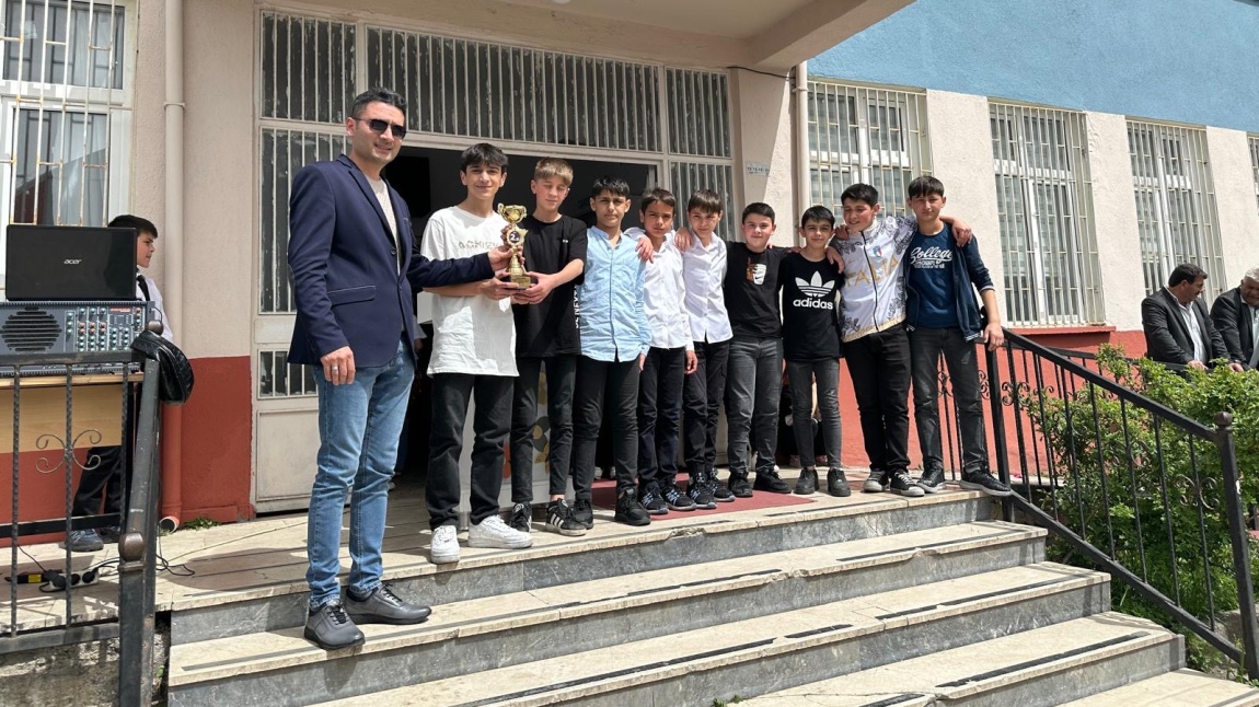 23 Nisan Futbol Turnuvası ilçe 2.si Yoğunoluk Ortaokulu