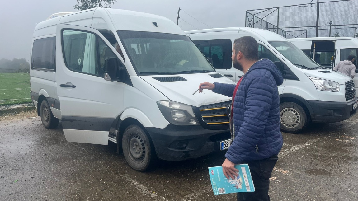 Okulumuz servis şoförlerine okulumuz müdür yardımcısı Emin Gökçe önderliğinde taşıma komisyonunca denetim yapıldı.